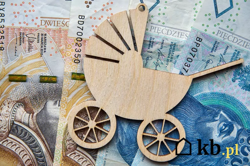 Wielu Polaków uchyla się od płacenia alimentów Rodzice przekazujący sobie pieniądze na dziecko