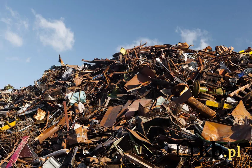 W niektórych skupach złomu stalowego ceny mogą spadać w ciągu tygodnia nawet o 10–15 groszy za kilogram, w zależności od podaży i importu taniej stali złom