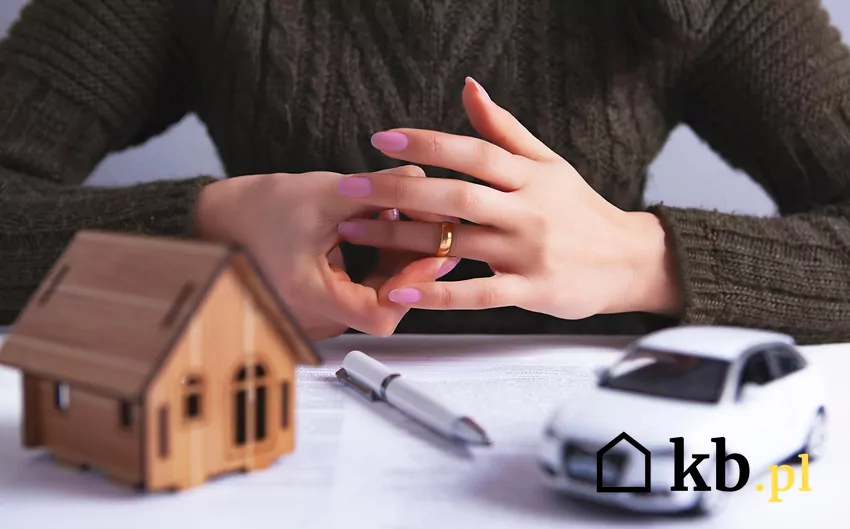 Z biegiem czasu trudniej udokumentować, co wchodziło w skład majątku wspólnego, jakie były wpłaty i kto co wniósł Kobieta ściąga obrączke