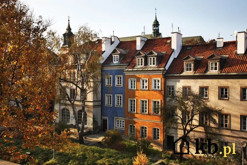 W stolicy powstały jedne z najważniejszych scen, w tym symboliczna eksplozja niemieckiego transportera pułapki Borgward Ulica Mostowa w Warszawie