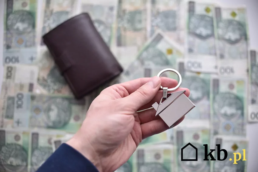 AI zapowiada kolejne podwyżki na rynku nieruchomości klucze do mieszkania, portfel, pieniądze