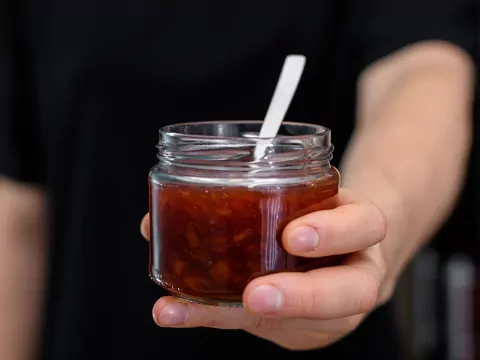 Gdzie wyrzucić brudny słoik?