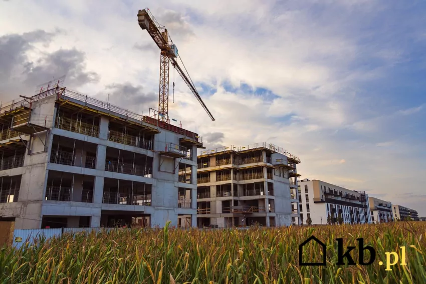 W Warszawie nie brakuje inwestycji, które zatrzymały się na etapie budowy i straszą widokiem budowa osiedla