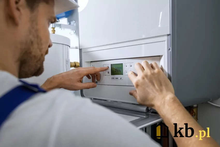 Mężczyzna przy piecyku na gaz