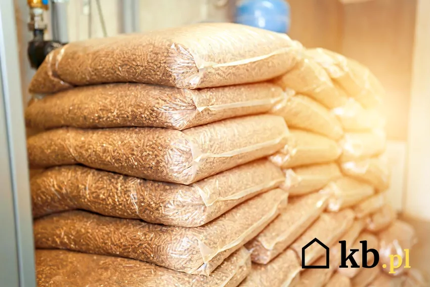 Pellet drzewny jest wytwarzany z litego drewna bez zanieczyszczeń chemicznych Pellet umożliwia automatyzację procesu grzewczego