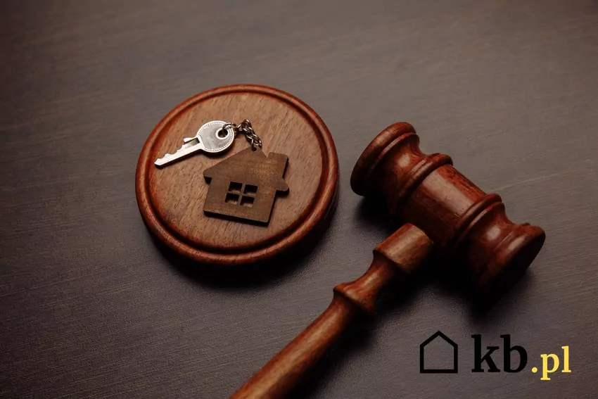 młotek sędziego, eksmisja z mieszkania