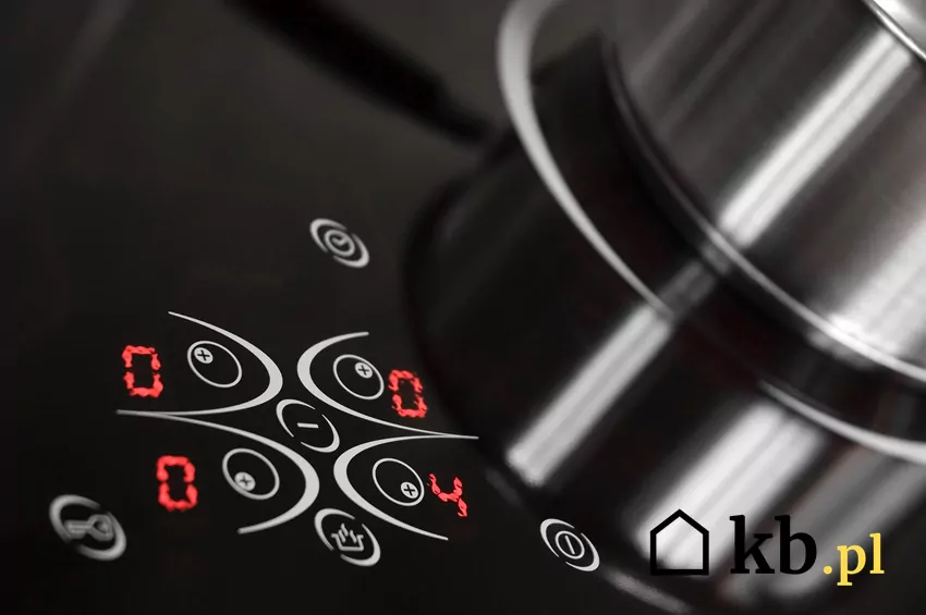 Zbliżenie na płytę indukcyjną