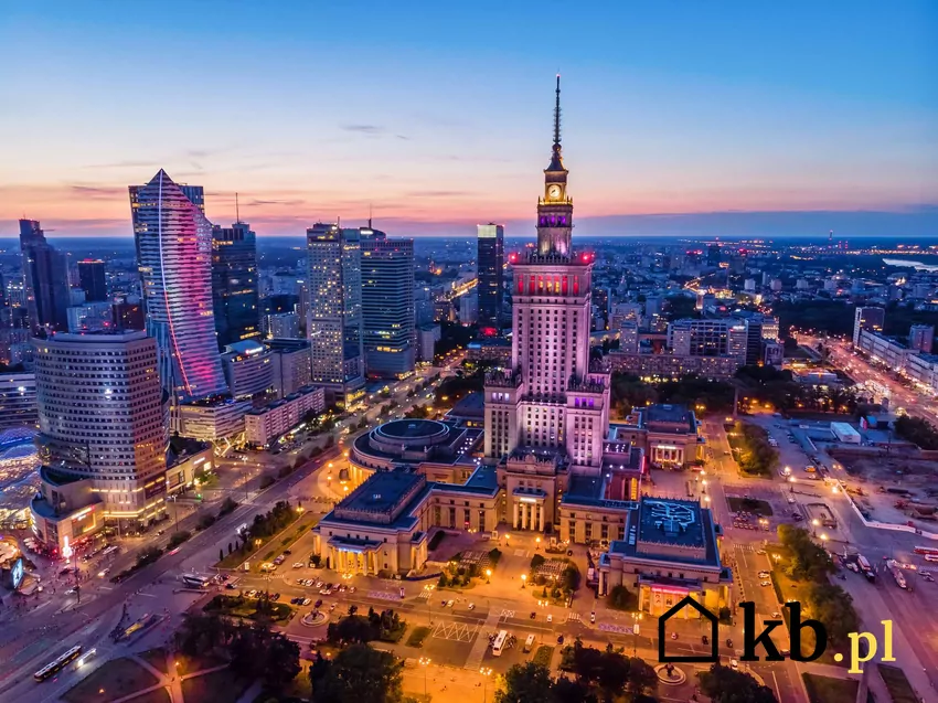 Widok na Warszawę po zmierzchu