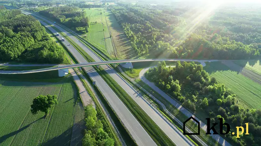 Autostrada w budowie z drona
