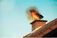 Ilustracja artykułu co zrobić, gdy dojdzie do pożaru sadzy w przewodzie kominowym?