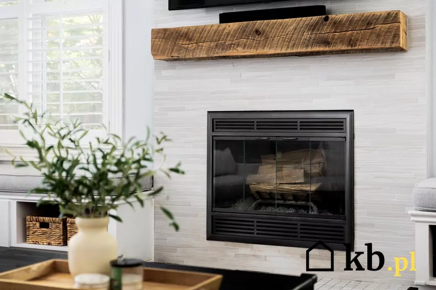 Kiedy proces spalania się kończy, nagrzane elementy w kominku akumulacyjnym zaczynają oddawać ciepło do pomieszczenia Nowoczesny kominek
