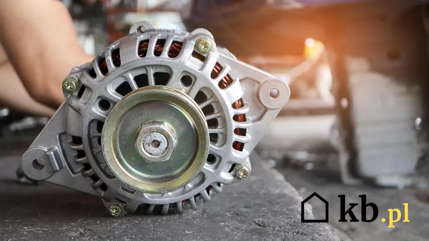 Niektóre zużyte części warto oddać do recyklingu nawet jeżeli auto jest sprawne alternator samochodowy