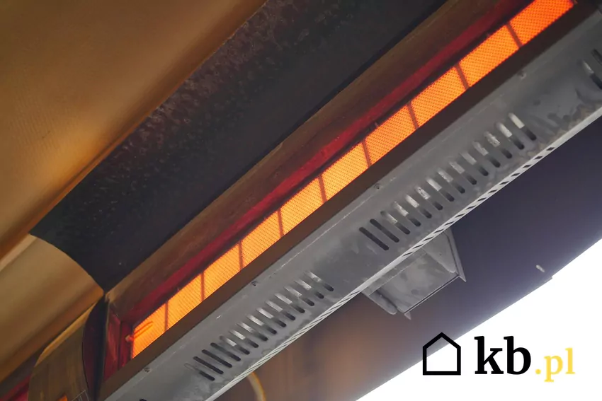 Folie grzewcze IR położone blisko podłogi mogą emitować mniej niż 50 % energii jako promieniowanie – reszta to konwekcja panel na podczerwień