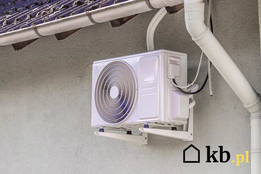 Ponieważ klimatyzator działa jak pompa ciepła powietrze–powietrze, efektywność jego pracy określa współczynnik sezonowy SCOP Klimatyzacja jednostka zewnętrzna