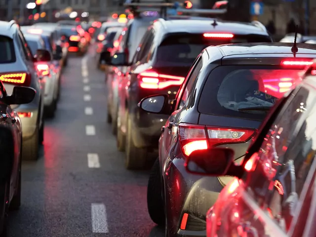 Paraliż Łomianek przez korki na DK7