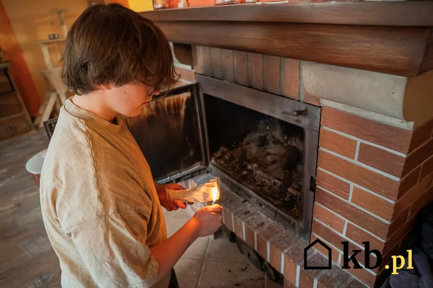 rozpalanie kominka