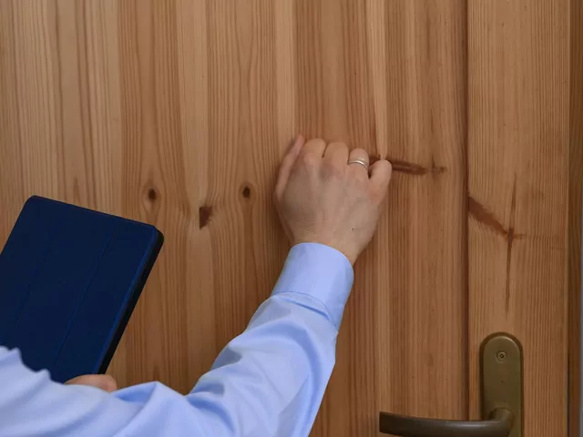 Kiedy komornik może wejść do mieszkania?