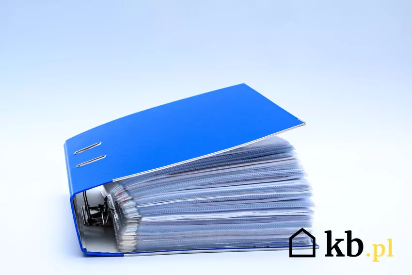 segregator z dokumentami