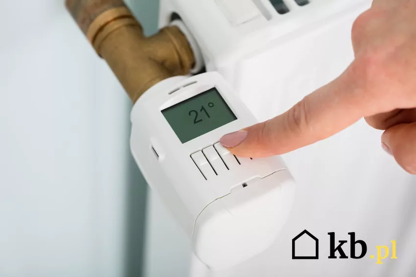 grzejnik z elektroniczną głowicą termostatyczną