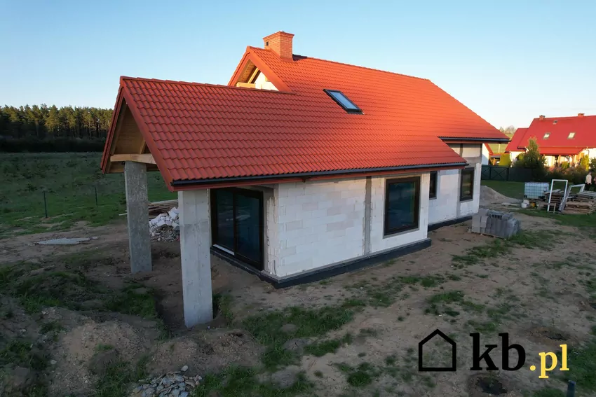 Sprawdzamy, jakie materiały najlepiej nadają się do ocieplania fundamentów domu budowa domu