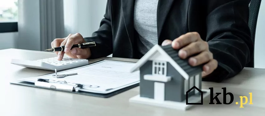 Makieta domu, dokumenty i kalkulator