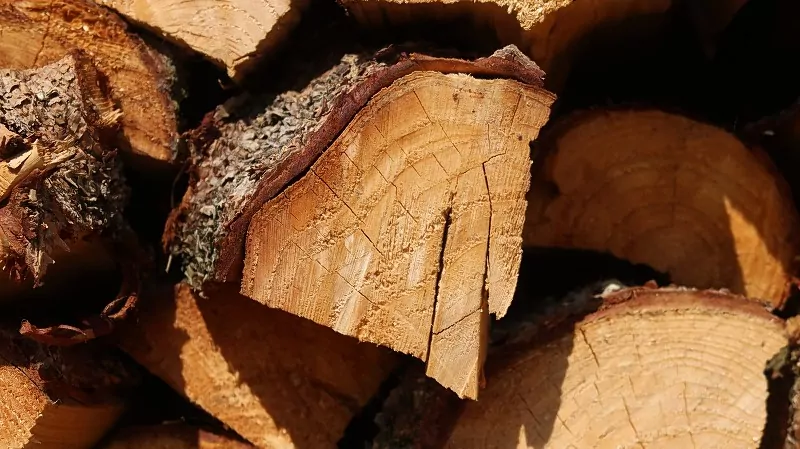 stos drewna opałowego