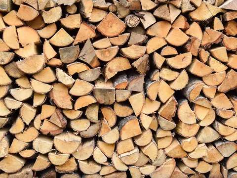 Sezonowanie drewna opałowego