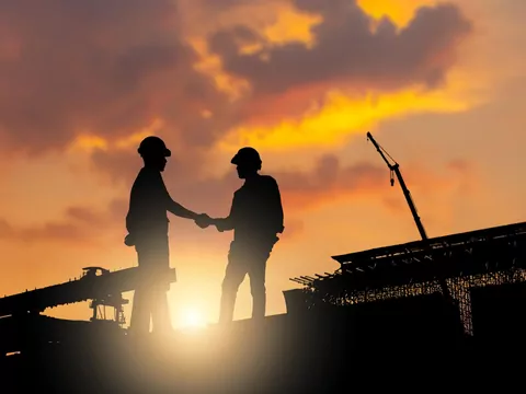 Inspektor nadzoru przy budowie domu