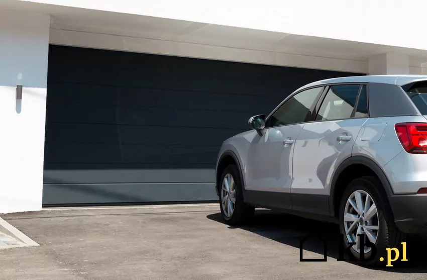 Budujemy garaże, ale nie zawsze później służą nam do pierwotnego celu garaż