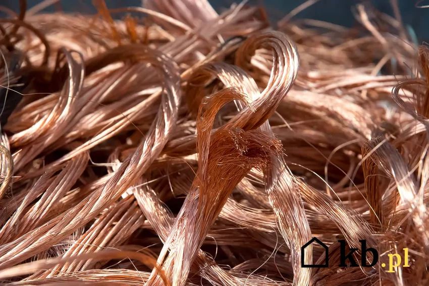 kawałki miedzi, złom