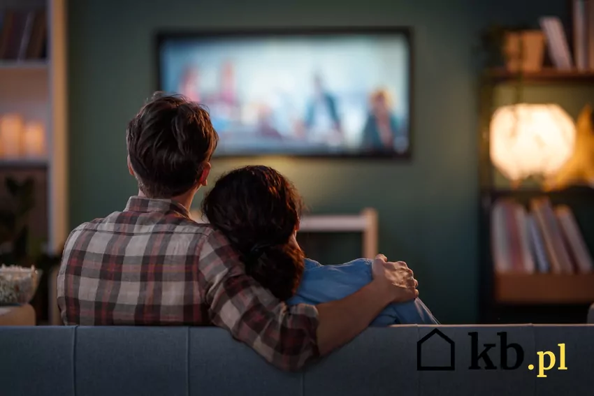 para ogląda wspólnie telewizję