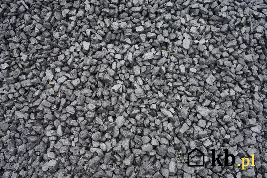 W praktyce wiele osób wykorzystuje worki po ekogroszku do przechowywania innych rzeczy ekogroszek