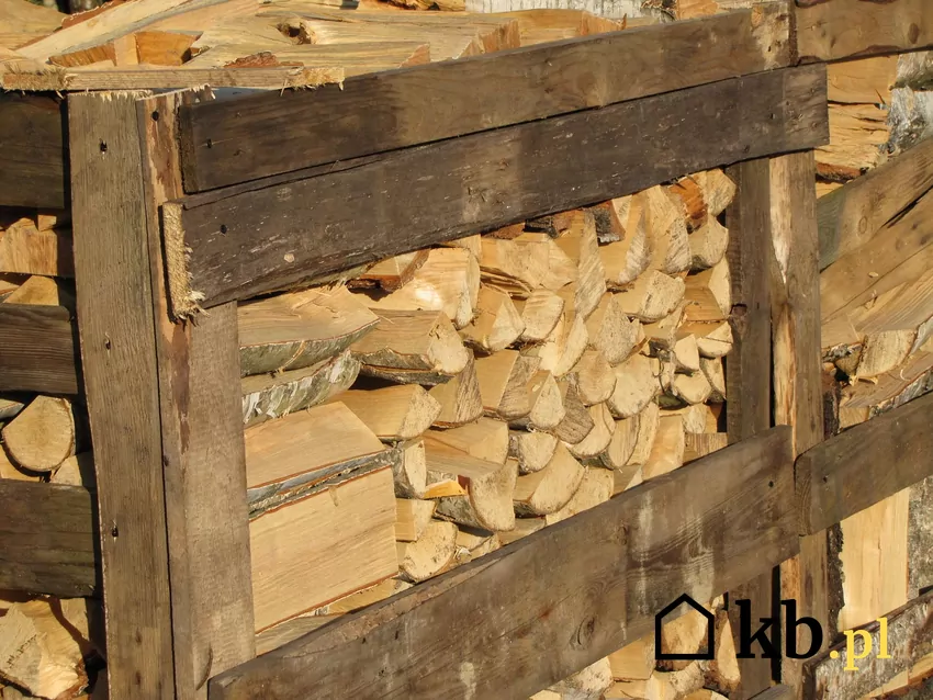 Wysoka temperatura w komorze suszenia powoduje niszczenie grzybów i bakterii na drewnie
