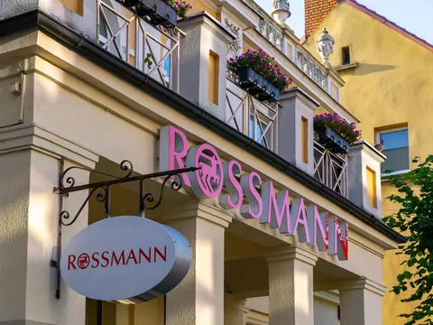 Zapach z Rossmanna taniej o kilkadziesiąt złotych