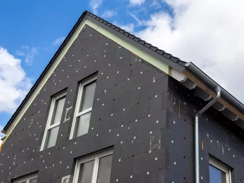 Warstwa izolacji termicznej na elewacji