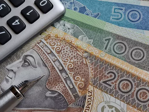 Ile trzeba zarabiać, żeby otrzymać 5000 zł emerytury?