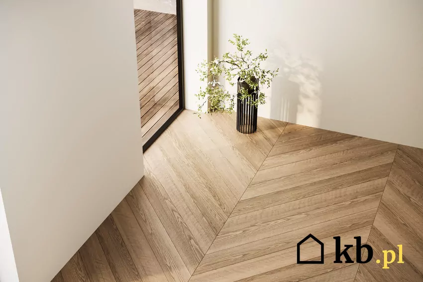 W nowych inwestycjach coraz częściej pojawia się jasna, drewniana podłoga z widocznym usłojeniem, która ociepla wnętrze Styl organic modern
