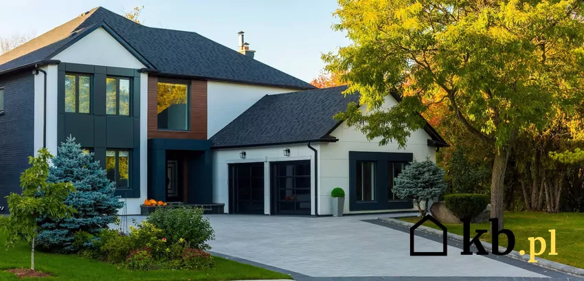 nowoczesna elewacja w biało-czarnym kolorze