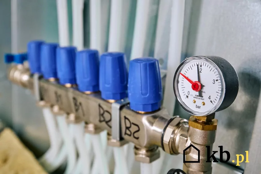 Podstawą oszczędnego ogrzewania jest dostosowanie parametrów urządzenia do potrzeb mieszkańców Wysokość temperatury w pomieszczeniach wpływa zdecydowanie na zużycie energii i koszty ogrzewania