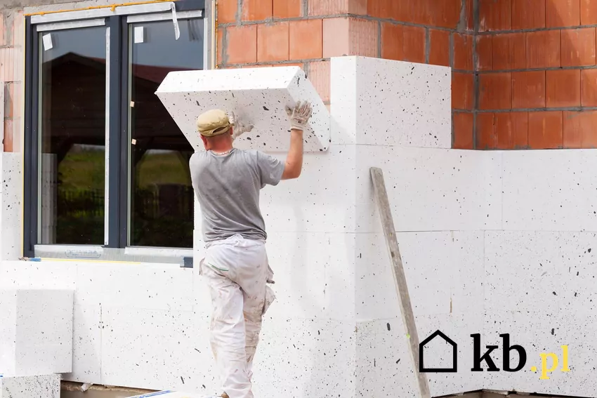 kładzenie styropianu