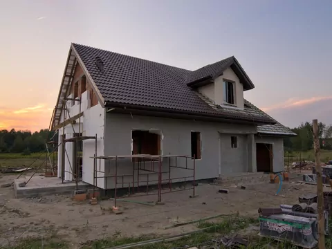 Elewacja odpadła po dwóch zimach