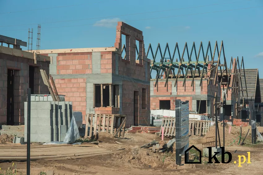 Kierownik budowy kontroluje zgodność robót z projektem i przepisami budowa domów