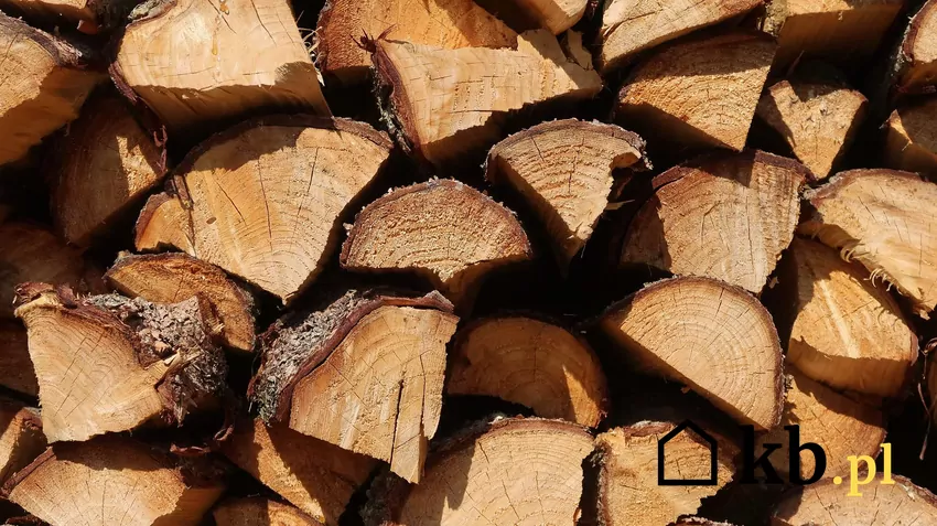 Szczapy drewna opałowego