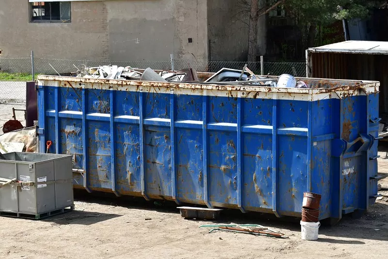 kontener ze złomem