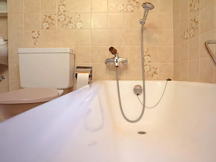 Sposób na odświeżenie starej wanny