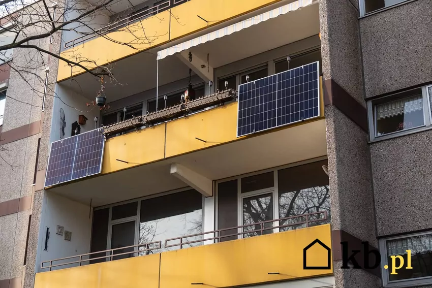 Pan Błażej zamontował na balkonie panele PV fotowoltaika na balkonie