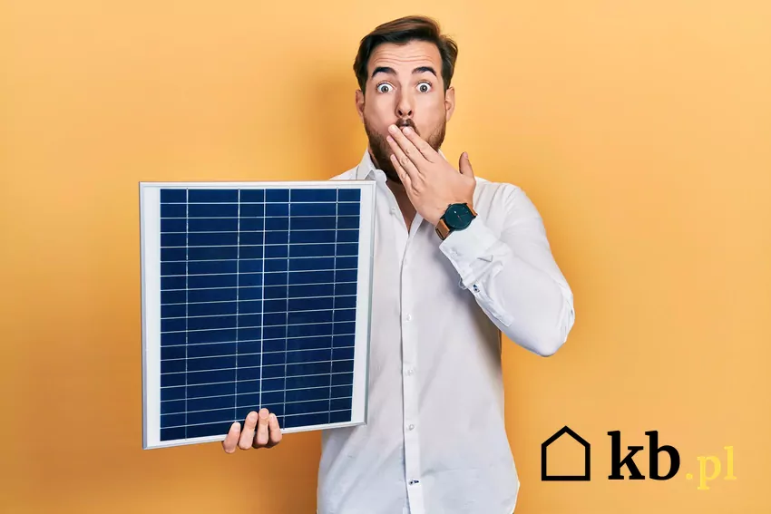 W wielu przypadkach instalacja fotowoltaiczna jest objęta gwarancją nawet na 20–25 lat, ale jej przeniesienie na nowego właściciela domu wymaga zgłoszenia u producenta fotowoltaika