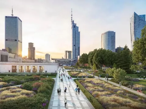 Zielona promenada w Śródmieściu w Warszawie