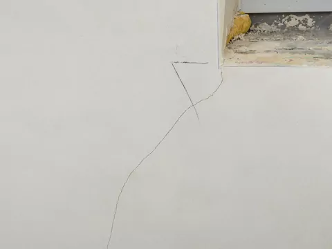 Pęknięcia na ścianach a fundamenty