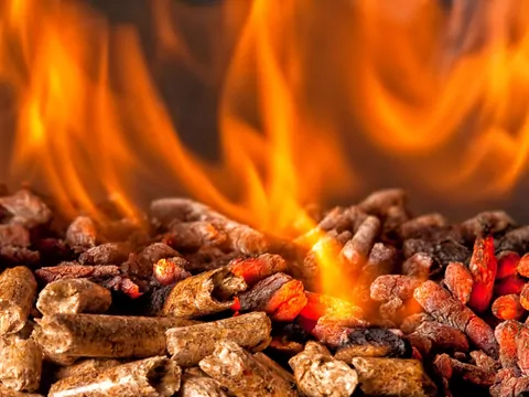 Dlaczego pellet dymi i brudzi piec?